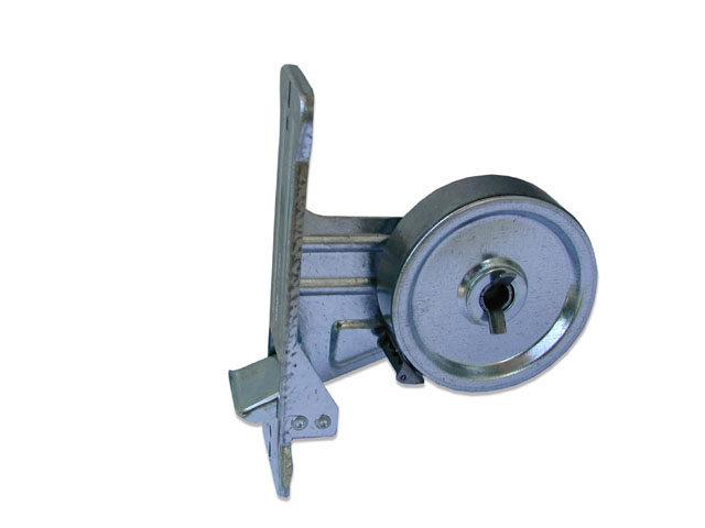 Avvolgitore ML4 modello Starpiù. Per cintino 23x1,8mm. Interassi fori: mm.135-mm.128-mm.118 (da foro a foro). Dimensioni: 142x47