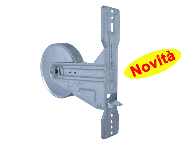 Avvolgitore zincato modello Uni  ML12. Per cintino 23x2mm. Interassi fori: mm.206-mm.184-mm.165-mm.157-mm.142 (da foro a foro). 