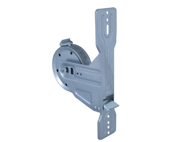 Avvolgitore zincato modello Uni ML6. Per cintino 23x2mm. Interassi fori: mm.206-mm.184-mm.165-mm.157-mm.142 (da foro a foro). Di