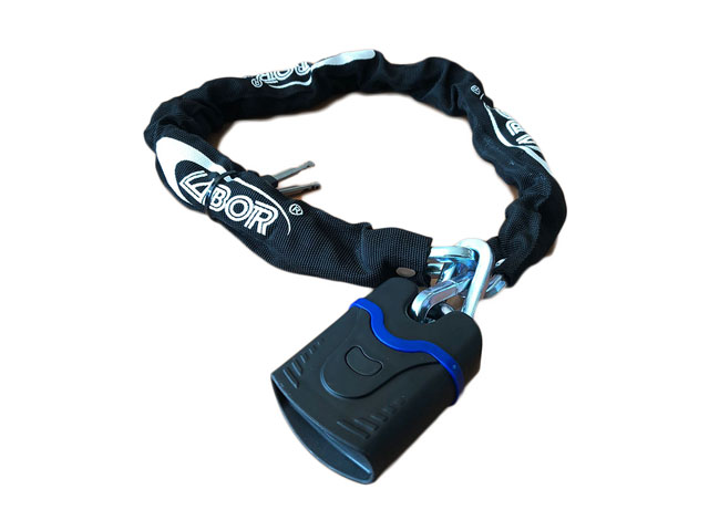 Catena in acciaio a sezione quadra rivestita con guaina in tela con lucchetto rivestito. Dimensioni catena quadro 8mm lunghezza 