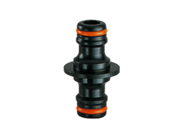 Claber 8613 Congiunzione a due vie. Per il collegamento in serie di due tubi con raccordi automatici installati alle estremita'.