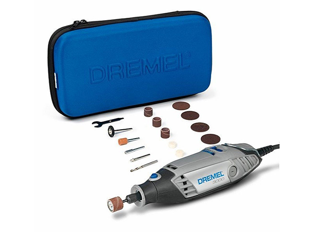 Dremel multiutensile 3000 dotato di 15 accessori. Velocità variabile 10000/30000 giri minuto, motore da 130 watt, peso 0,55 Kg. 