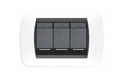 LIVING INT. - PLACCA 3P PLASTICA BIANCO S- BTIL4803PB placca 3 moduli - colore bianco (con cornice interna nera) - materiale tec