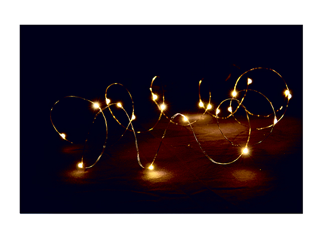 LUCI LED A BATTERIA 2 METRI Gocce da 20 led BIANCO CALDO. Su filo di rame.