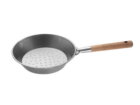 PADELLA PER CASTAGNE CM27Padella per cuocere castagne e marroni. In lega d'acciaio con fondo forato, manicatura in legno.