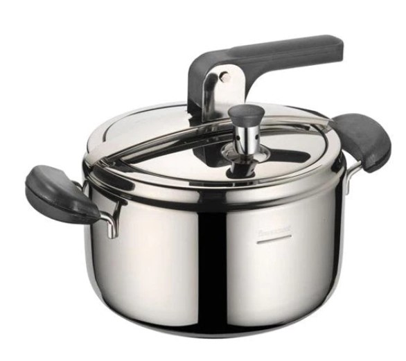 PENTOLA PRESSIONE  AMELIA 5LT 22CM BARAZZONI INDUZIONE.  ADATTA A TUTTI I TIPI DI PIANI COTTURA.In acciaio inox 18/10 con triplo