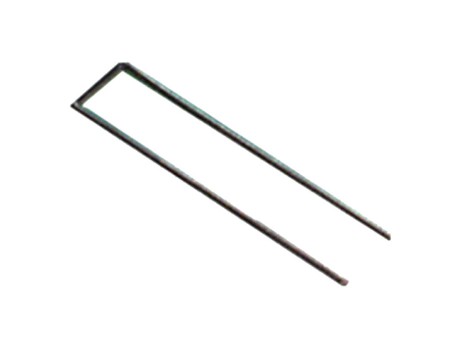 Picchetti ad U in ferro zincato diametro 4 mm. Dimensioni mm. 180x40. Fissa al terreno qualsiasi tipo di rete e telo.