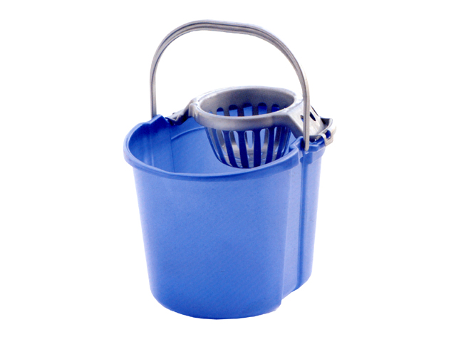 Secchio ovale con comoda maniglia in polipropilene, dotato di strizzatore, molto resistente. Capacita' 13 litri.