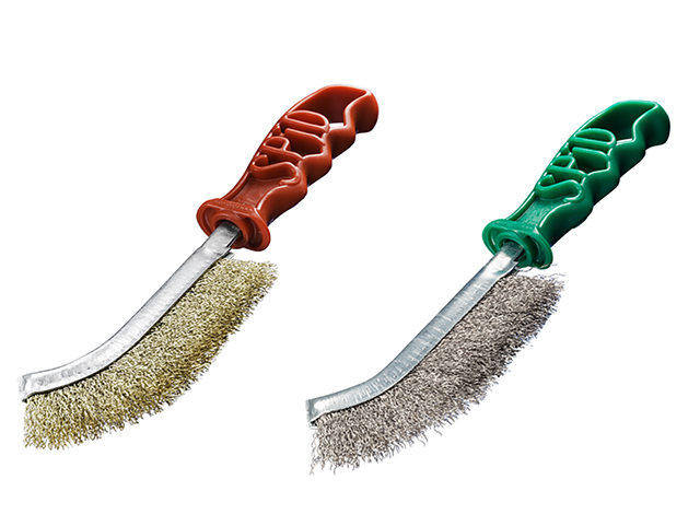 Spazzola a mano universale SPID in acciaio CON MANICO LUNGO. Il manico ergonomico la rendono ideale per lavori con forti pressio