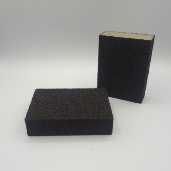 Spugna abrasiva FINE grana 180 dimensioni: 100x70x25 mm. Ricoperta sui 4 lati.