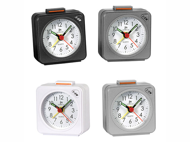 SVEGLIA QUADRASveglia al quarzo quadrata, disponibile in colori assortiti. Dimensioni: 6x6cm