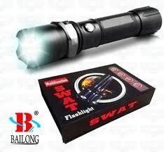 TORCIA ULTRA LINGT LED RICARICABILE 220V / ADATTATORE 12V PER MACCHINAPOSSIBILITA' DI INSERIRE BATTERIE AAA VARI ACCESSORI