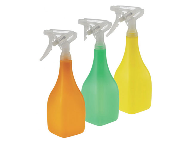 Vaporizzatore con getto a cono regolabile 0,5LT. La ghiera di fissaggio al flacone consente alla testa vaporizzatrice di essere 