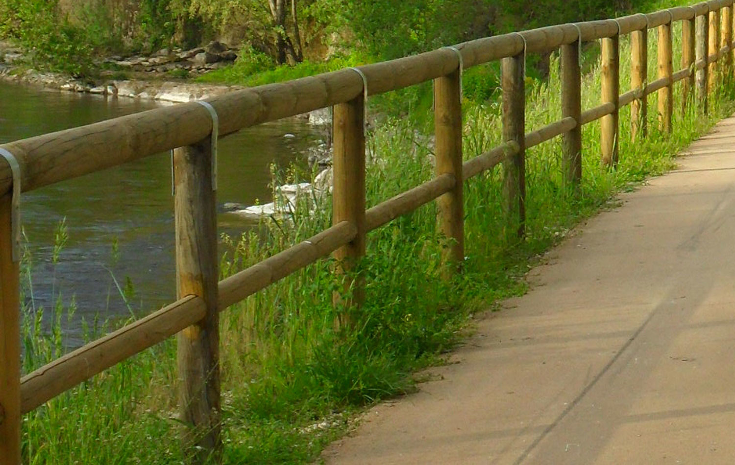 RECINZIONE CON 1 FORO E 1 INCAVO