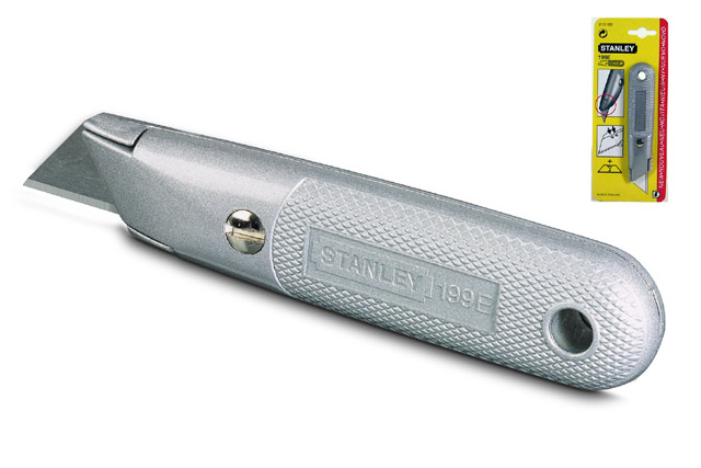 Coltello Stanley professionale in lega di zinco, fornito di 3 lame per refilare in omaggio. Lunghezza 140 mm. 1.10.199