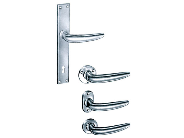 Maniglia Ziral cromata serie Corno. Placca Patent. QUADRO 6  PL. 16.15 	q.6x70